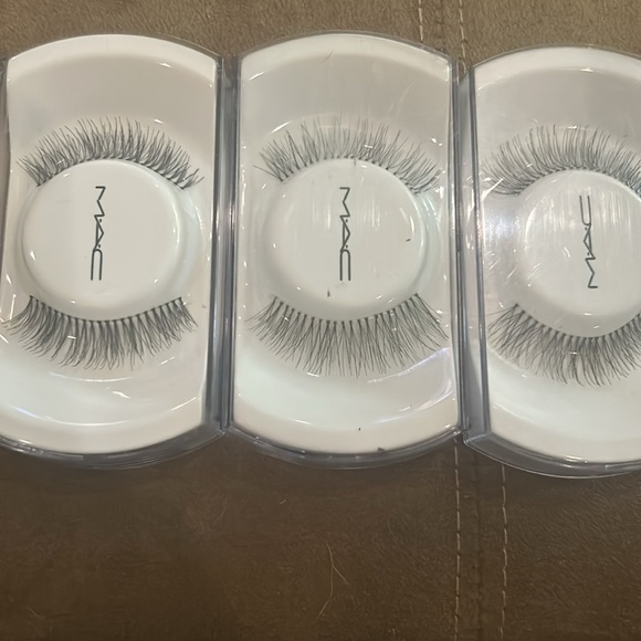 MAC 3 sets of #4 lashes - Picture 2 of 4